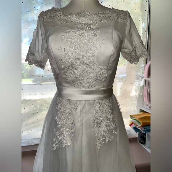 Unique Vintage White Lace Midi Dress - Picture 4 of 9